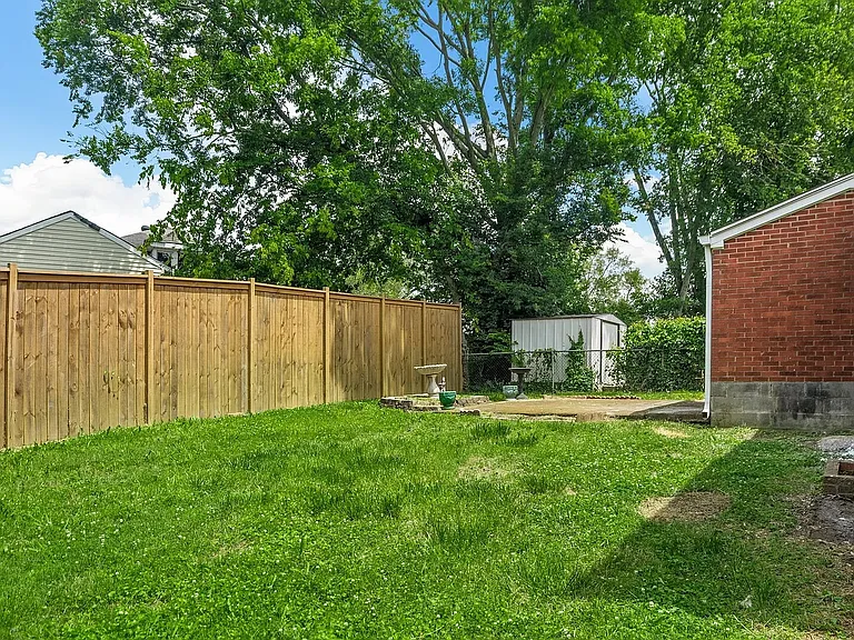 2427 18th Ct N — Photo 16