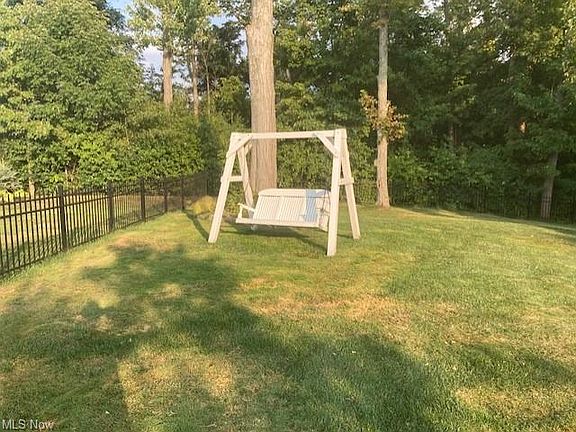 3rd image of 1632 N Shore Dr