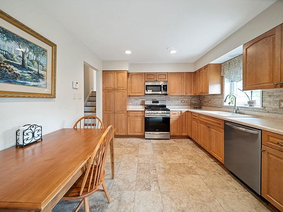 3rd image of 15413 Yorkshire Ln