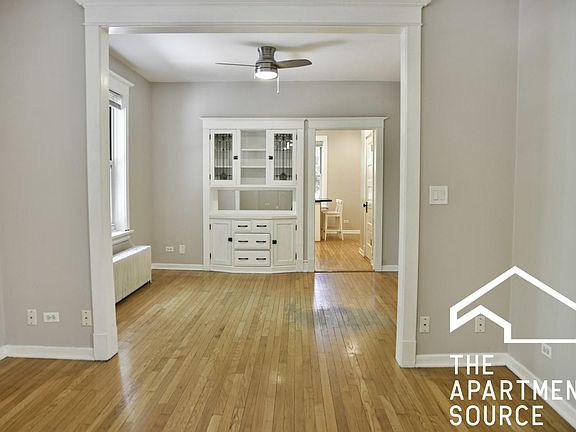 4th image of 3219 N Leavitt St #2