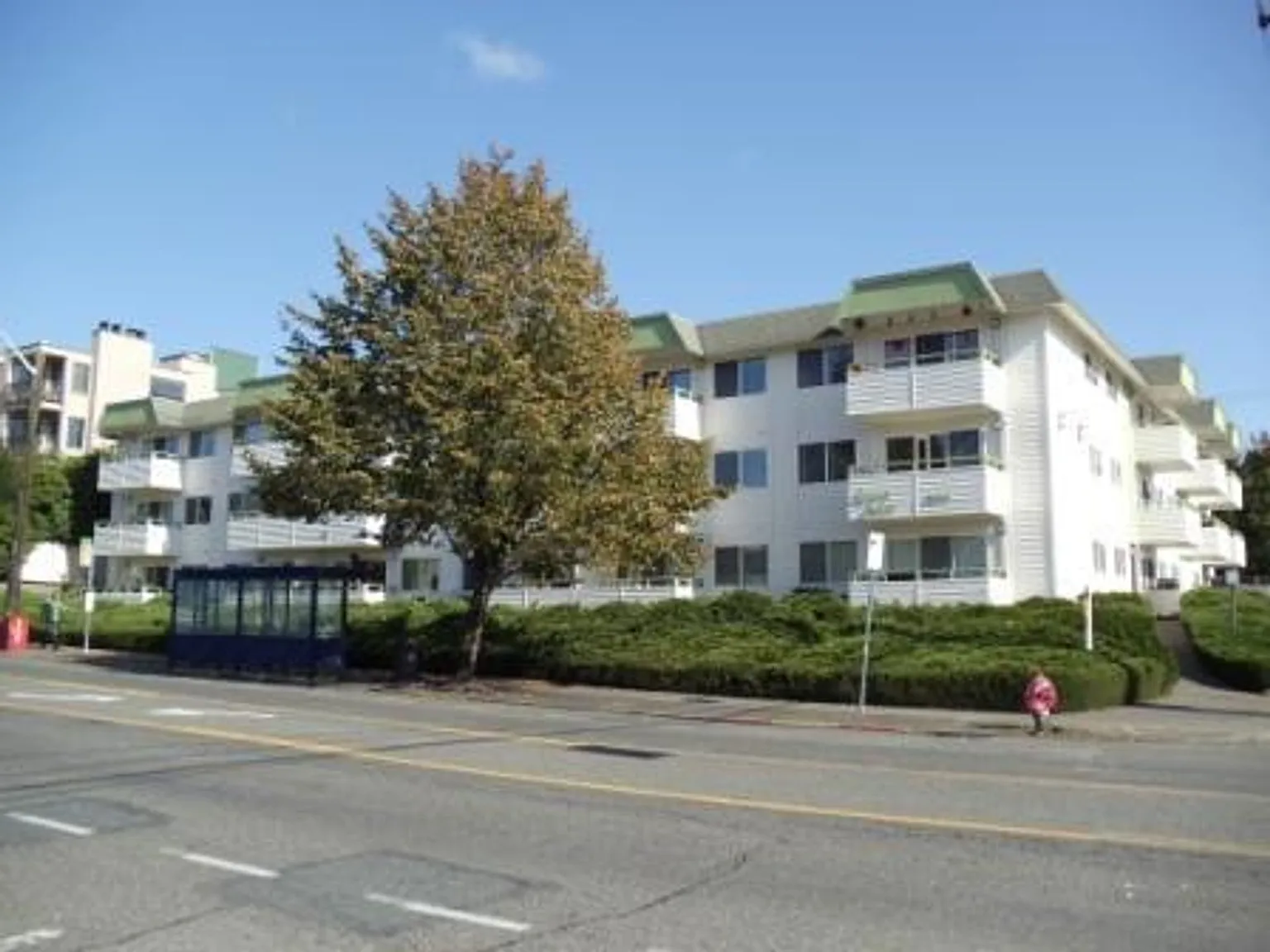 Green Acres Apartments — Photo 2