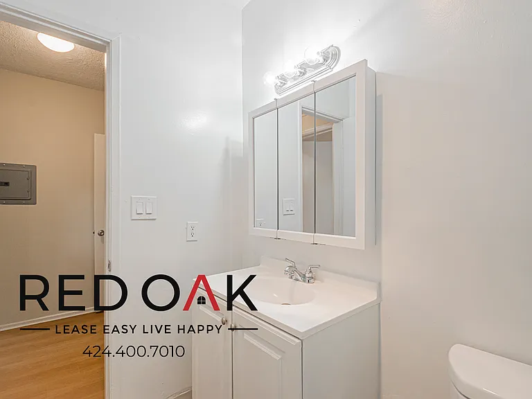 710 N Genesee Ave #10 — Photo 13