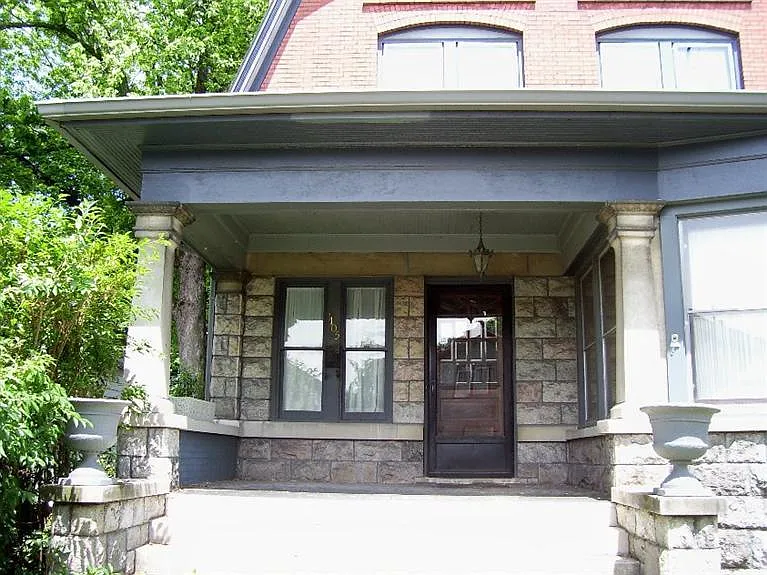 1105 Maple Ave photo 1