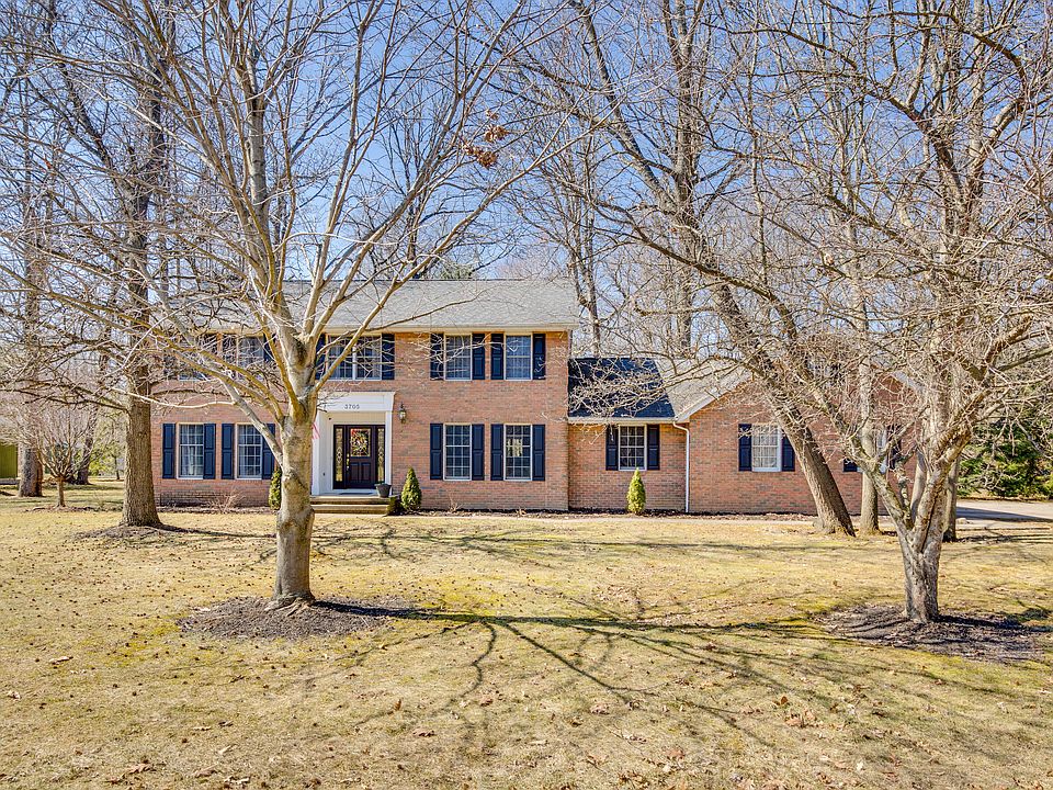 5 bed 3 bath Colonial