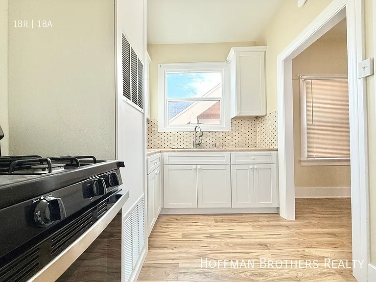 1022 N Berendo St #3 — Photo 6