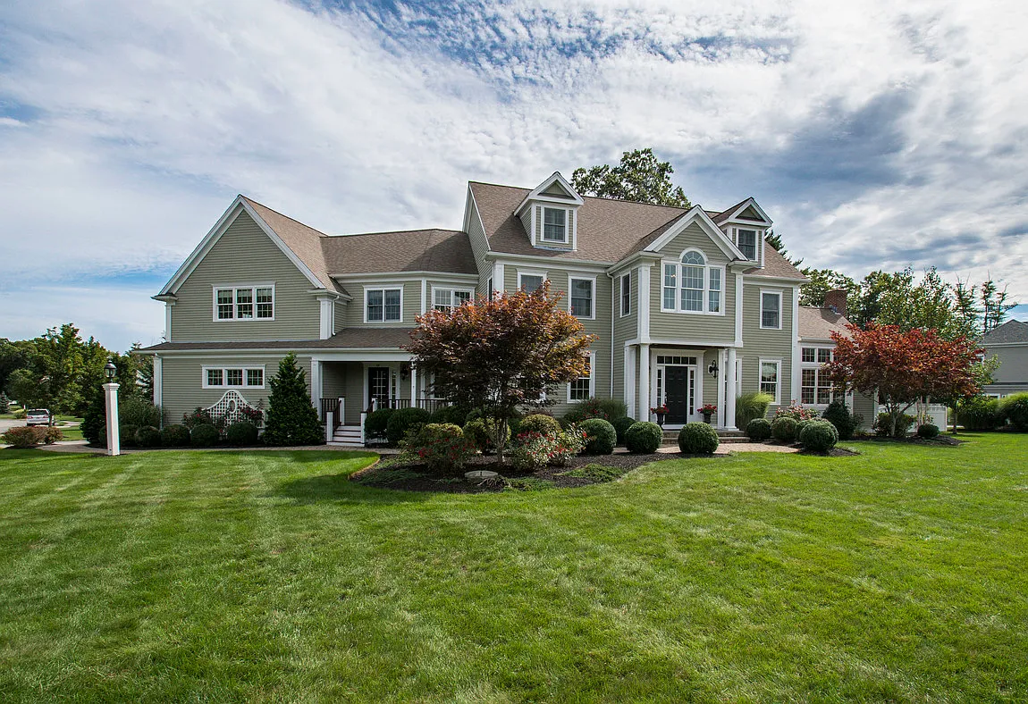60 E Legrande Ave photo 1