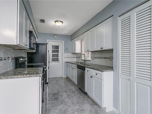 4th image of 8004 W Elm St
