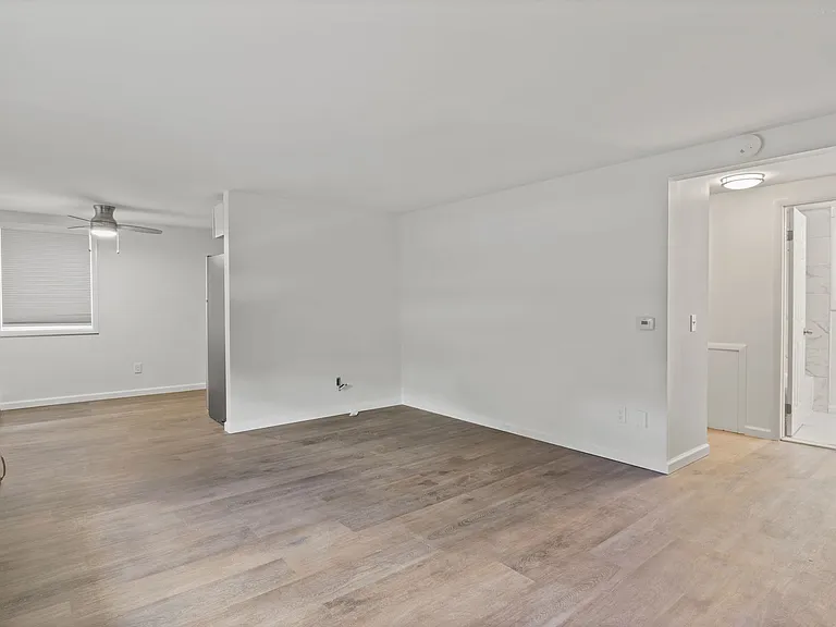 Creekside Apartments — Photo 4