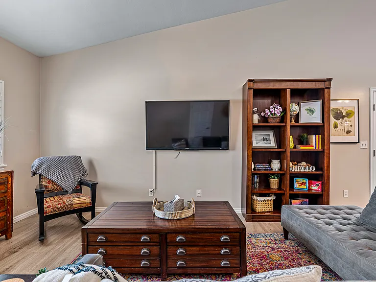 233 N Erastus Dr — Photo 16