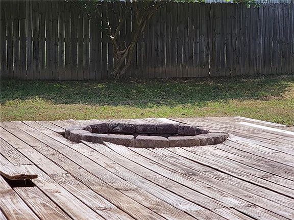 4th image of 37 Redwood Dr