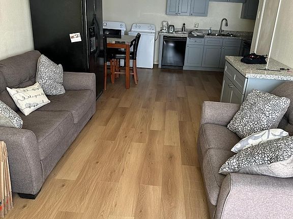 3rd image of 2542 W Belmont Ave APT 1