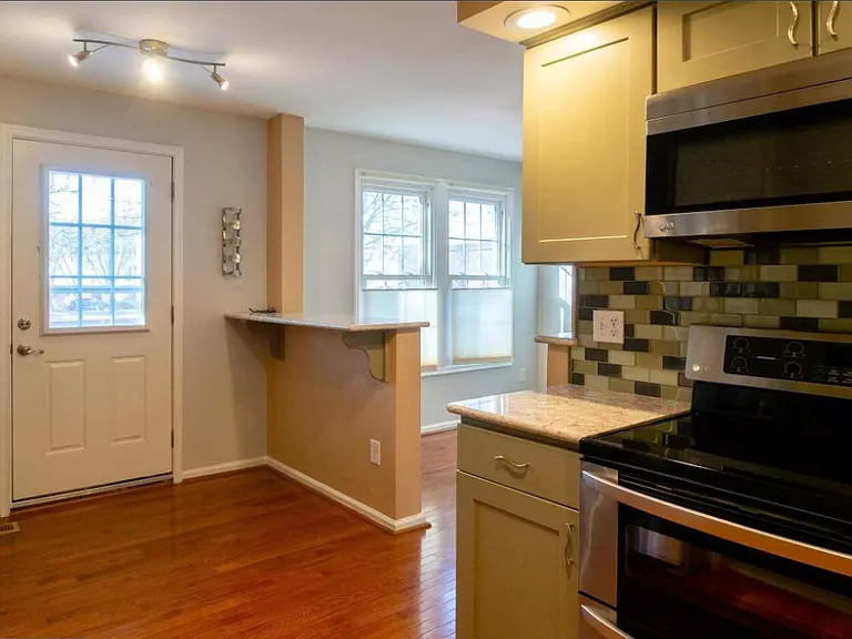727 Herndon Woods Ct — Photo 10