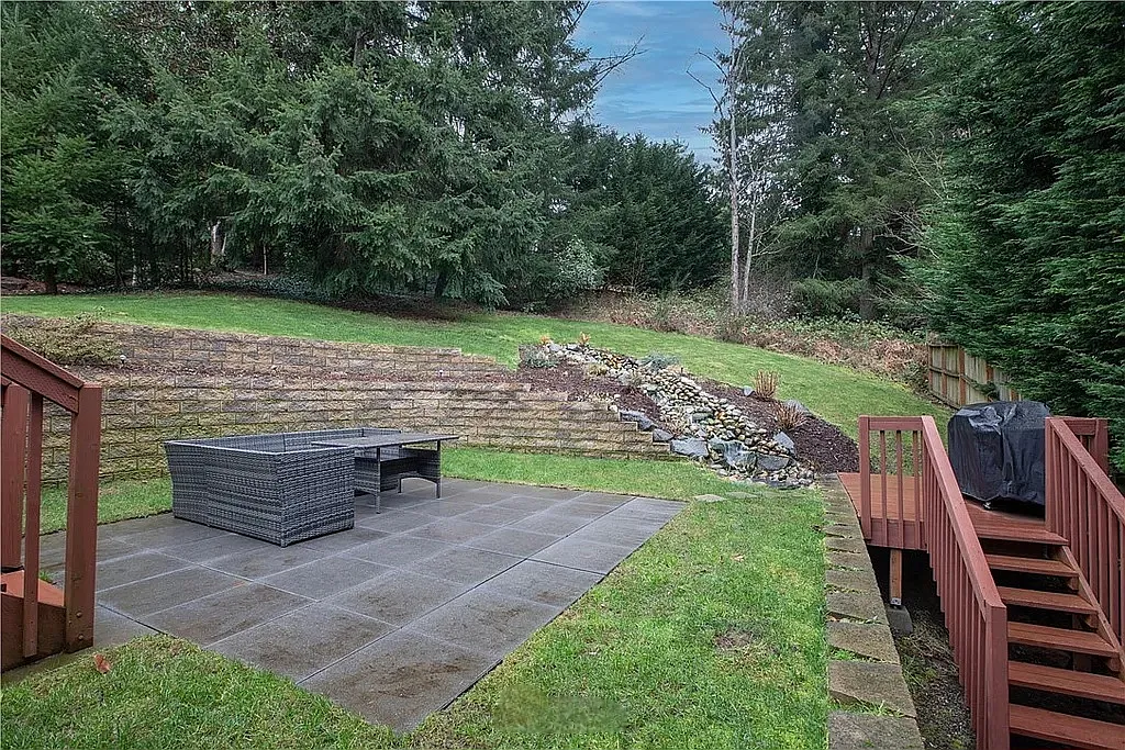 4 bed, 2344 sqft, $3,700 — Photo 2