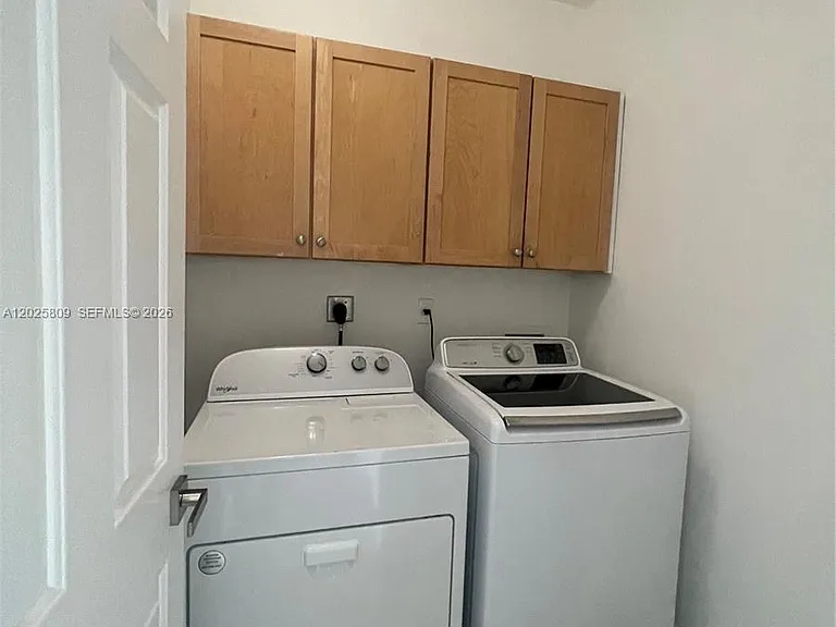 3458 NW 17th Ter — Photo 12