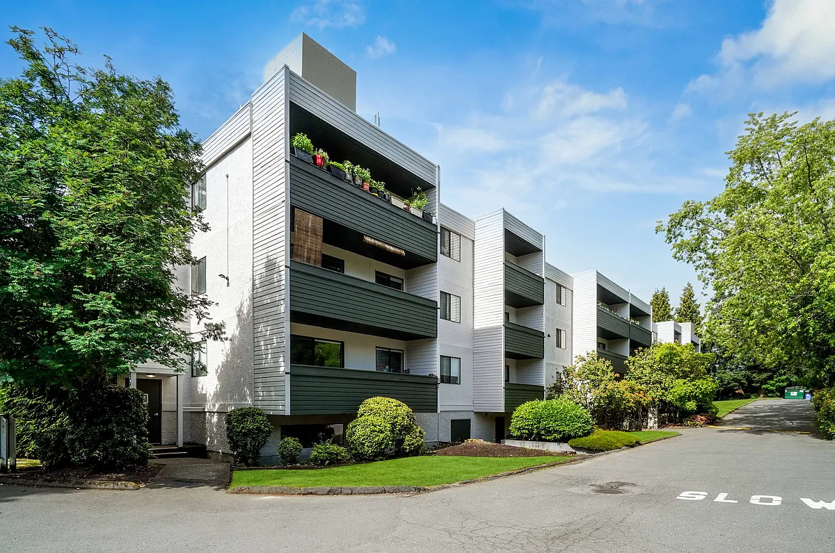 Brentwood Tower Apartments — Photo 3