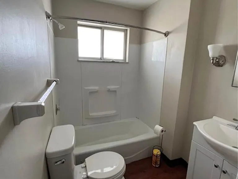 1517 Washington St E — Photo 2