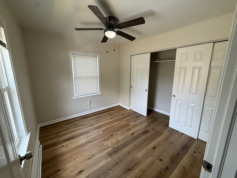 261 Niagara Ave — Photo 13