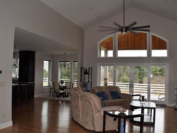 5th image of 145 Saint Clair Ct