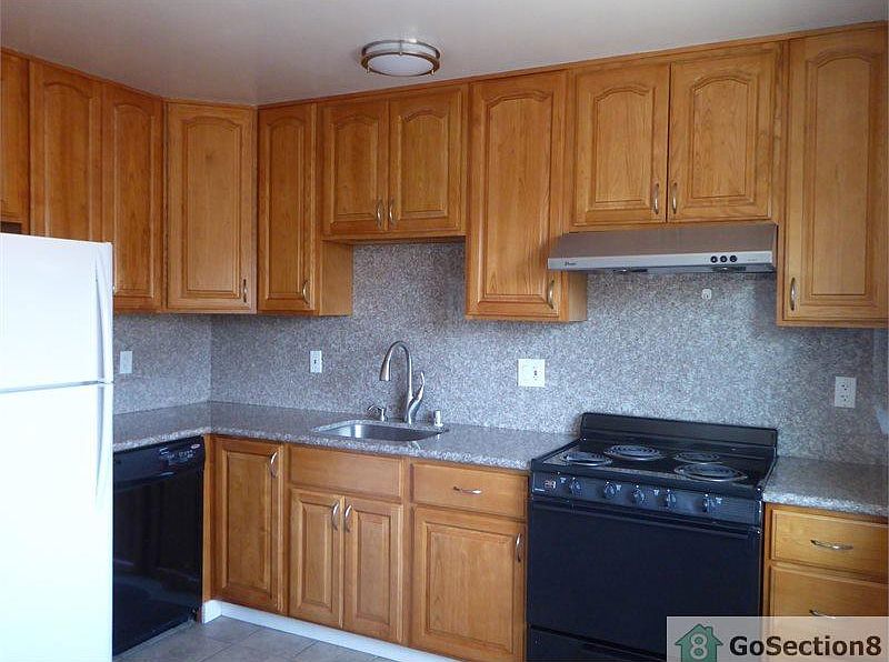 1st image of 696 Pinewood Dr #4