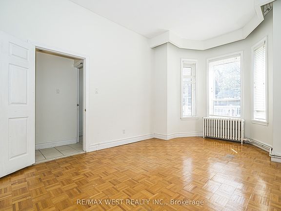 5th image of 404 Manning Ave