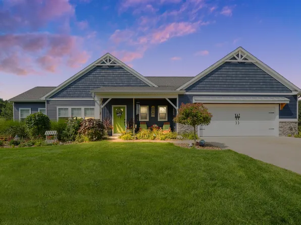 21889 Hilltop Cir, Stanwood, MI 49346