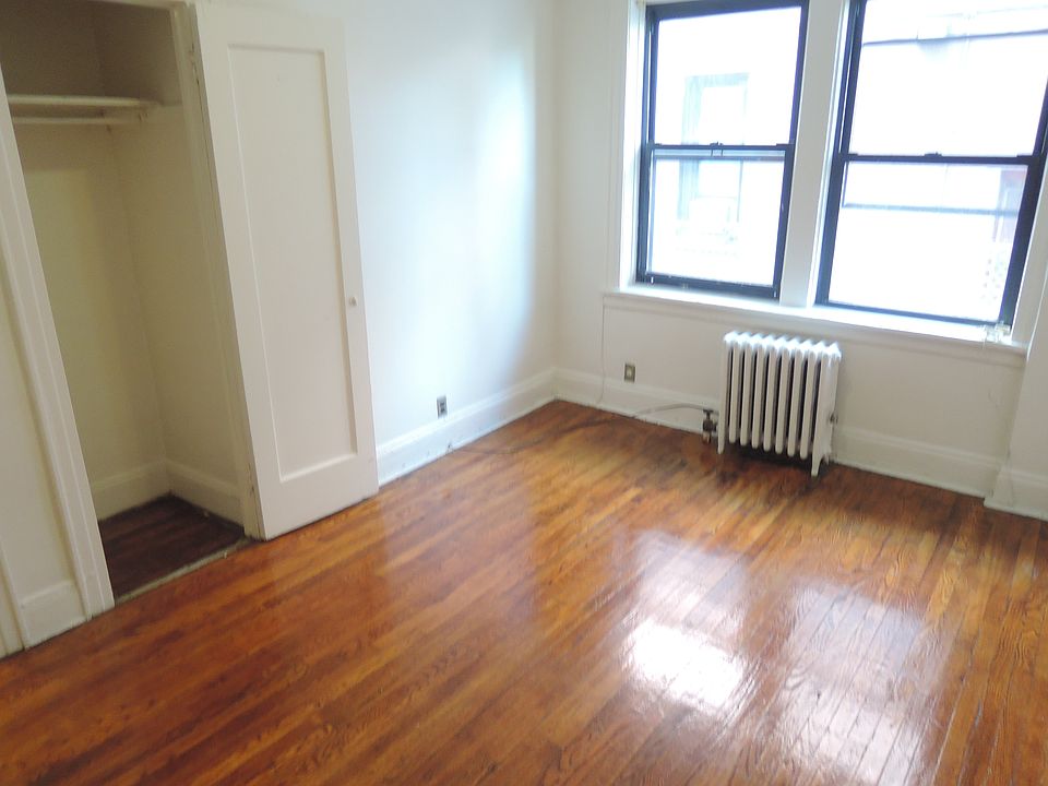 2nd image of 2360 35th St