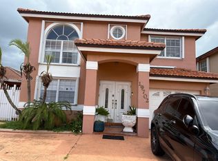19702 NW 84th Pl, Hialeah, FL 33015