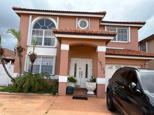 19702 NW 84th Pl, Hialeah, FL 33015