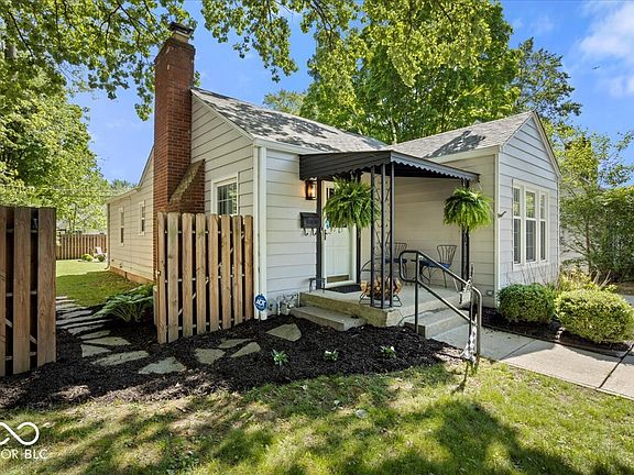 2nd image of 2521 McLeay Dr