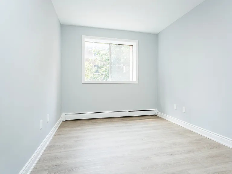 2200 King St E #102 — Photo 10