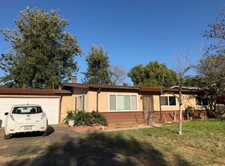 220 Encanto Dr, Escondido, CA 92027