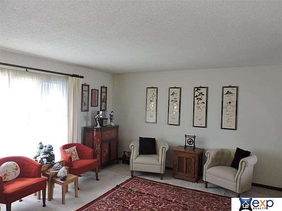 3rd image of 1611 S 141st Cir