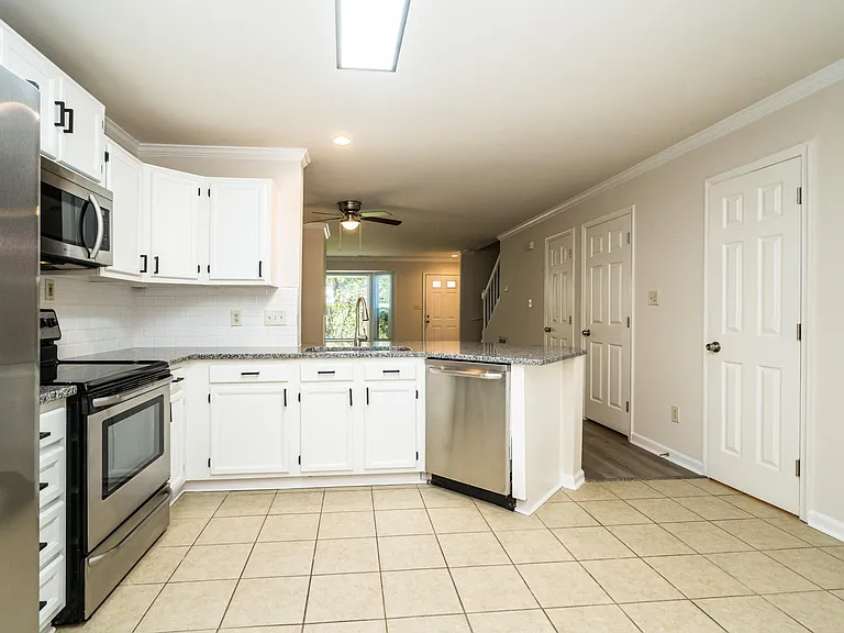 330 Silverberry Ct — Photo 9