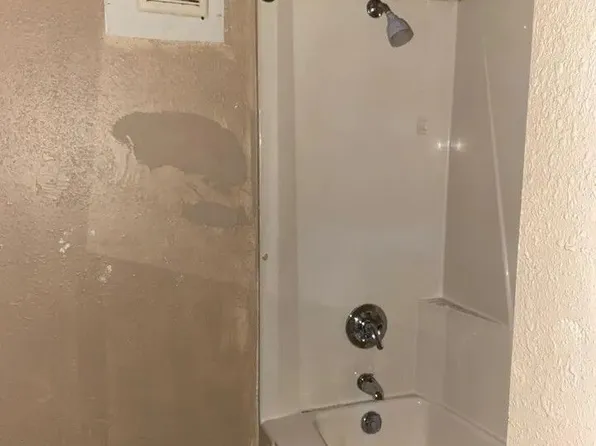 536 10th Ave S #3, Clinton, IA 52732