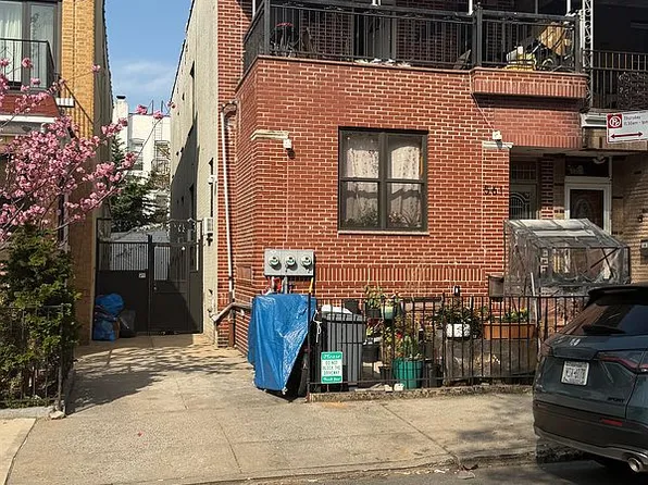 561 83rd St, Brooklyn, NY 11209