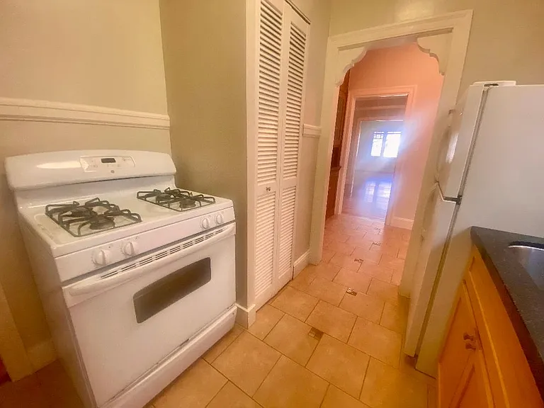 833 York St — Photo 15