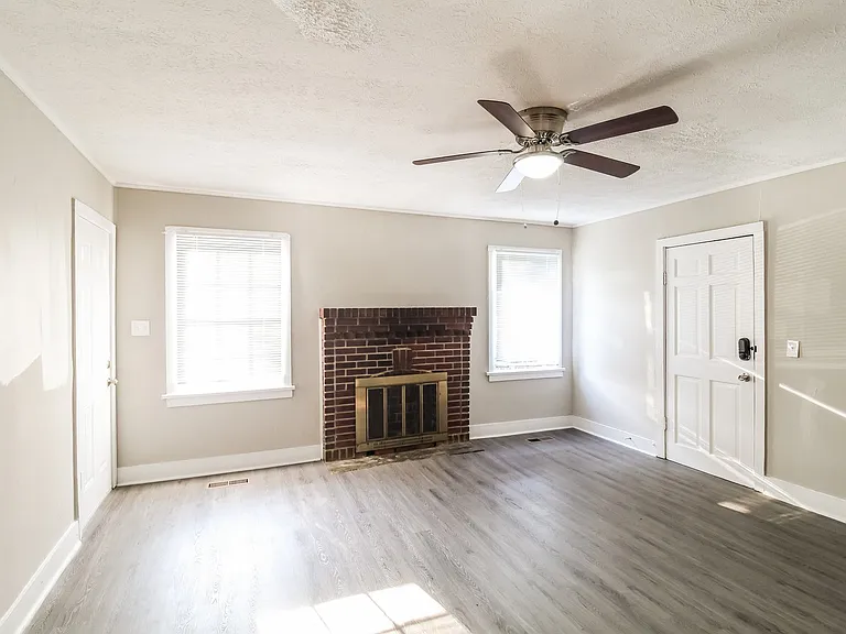719233_017_living_room_13628480.jpg