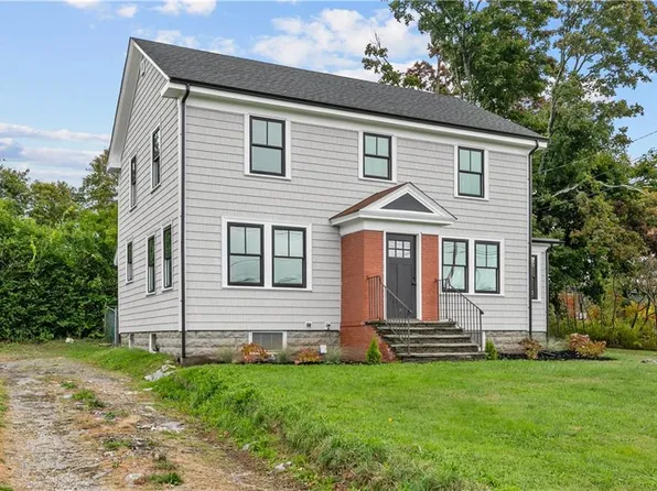 1330 W Main Rd, Portsmouth, RI 02871