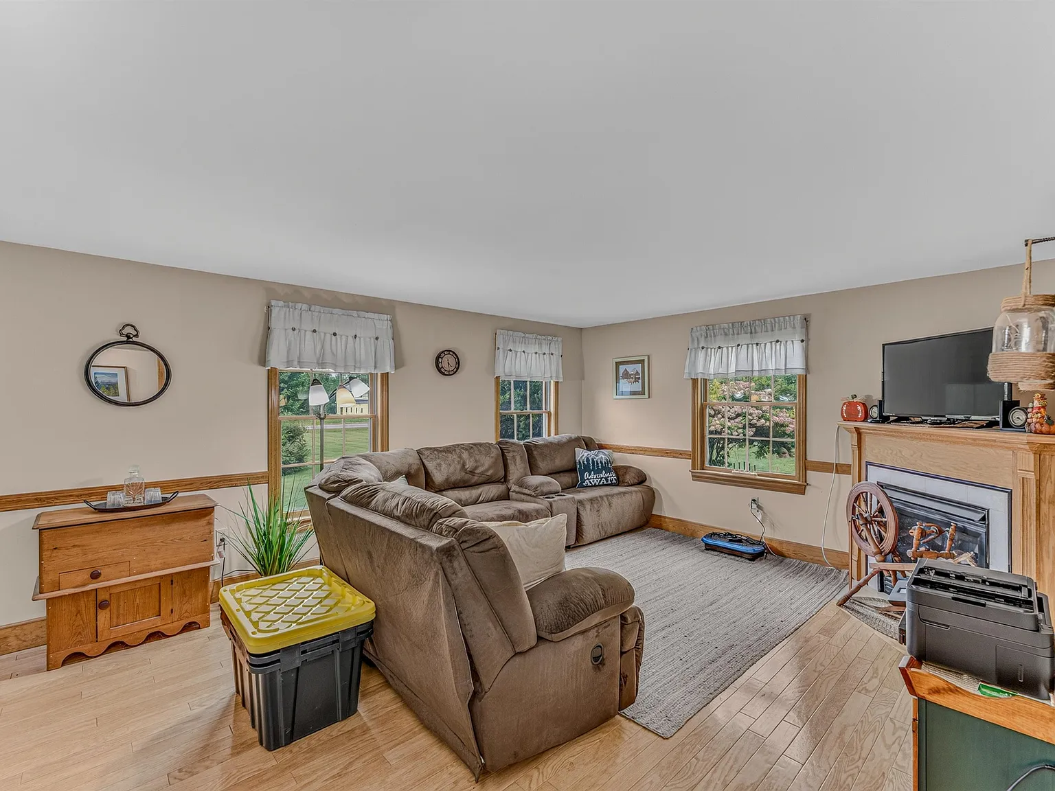 3 bed, 3.5 bath, 3902 sqft, $3,500 — Photo 3