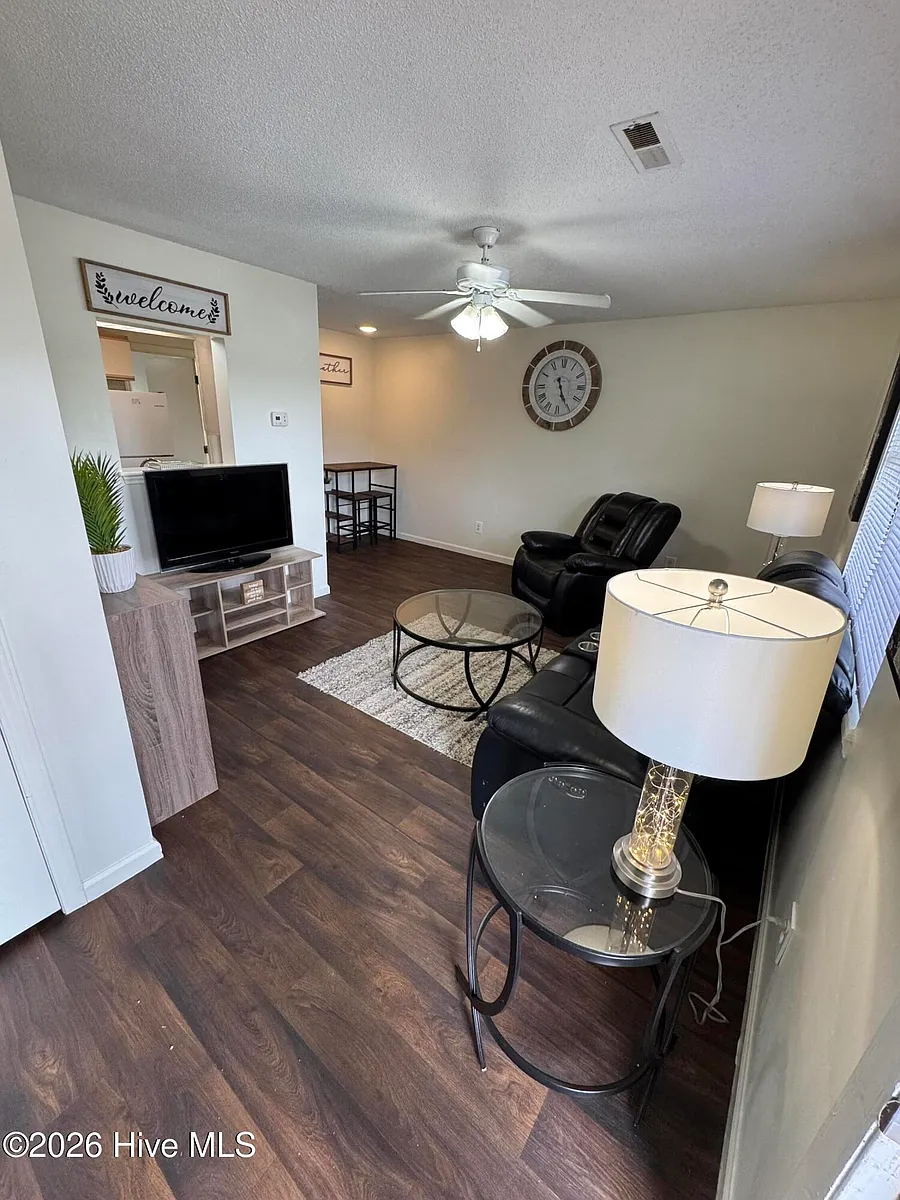 Building Photo - 504 Paladin Dr #L
