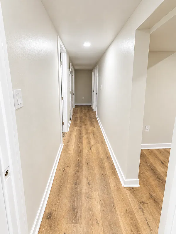 3 bed, 1.0 bath, 950 sqft, $2,350 — Photo 2