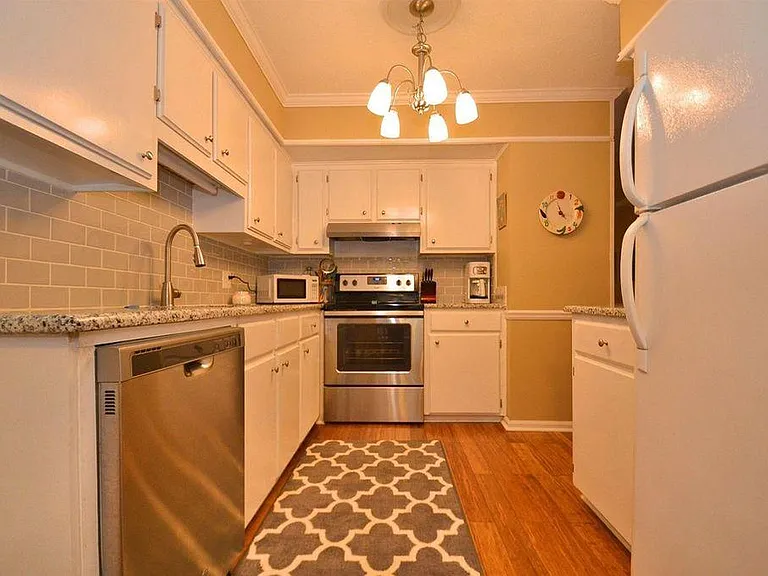 111 Mulberry Ln — Photo 4