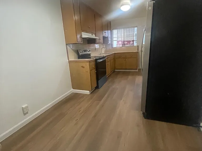 210 Flanders Ct — Photo 8