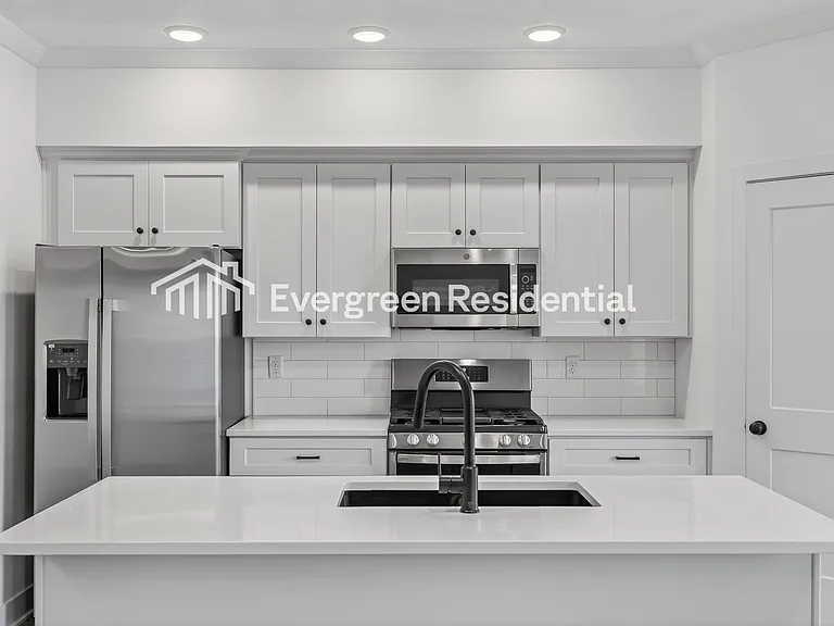 Barryview Townhomes — Photo 32
