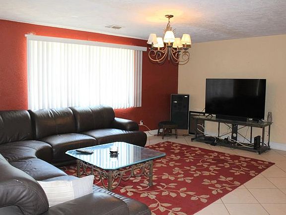 4th image of 135 Lakewood Dr