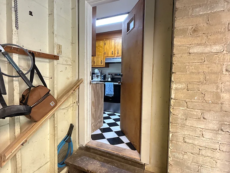 1214 Frank St — Photo 48