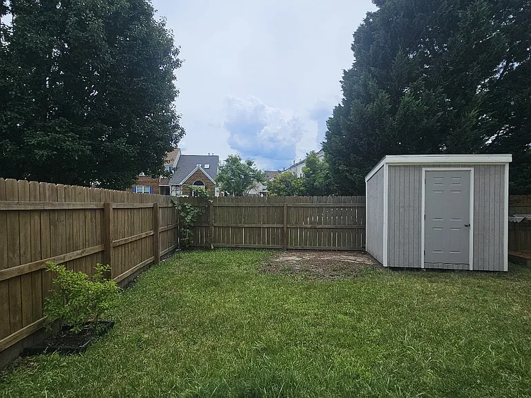 1228 Warwick Dr — Photo 10