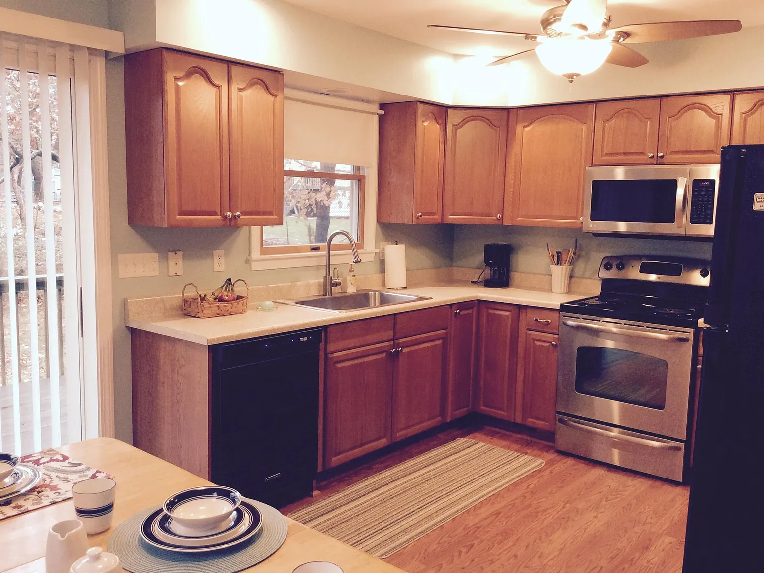 3 bed, 1824 sqft, $2,400 — Photo 2