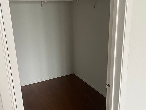 4th image of 4441 Woodman Ave APT 204