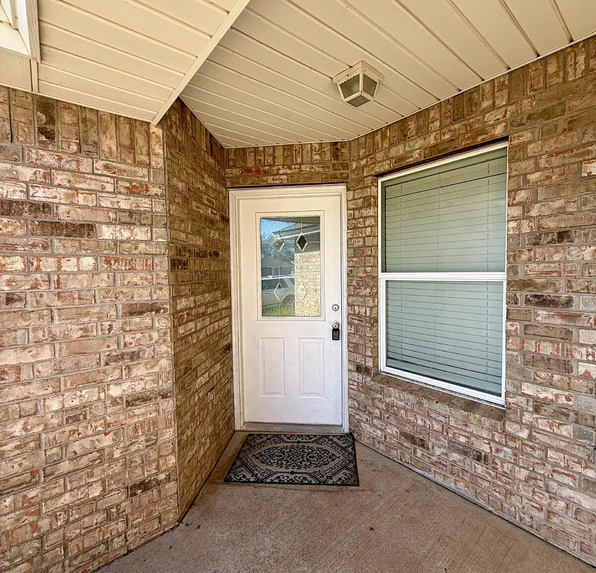 3 bed, 3.0 bath, 1370 sqft, $1,250 — Photo 3